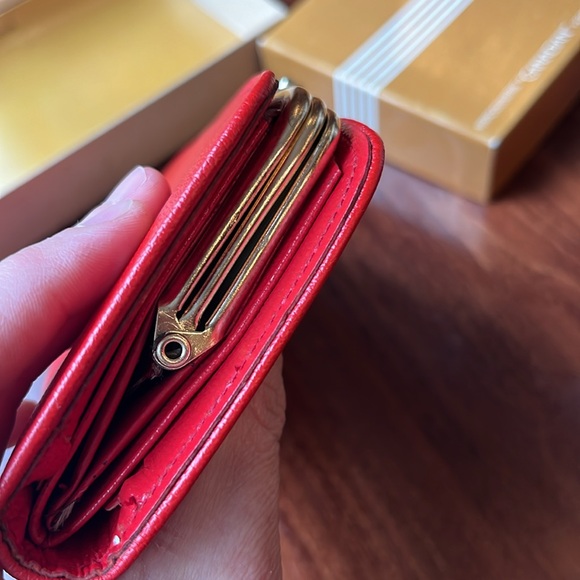Stunning Red Leather Wallet - Picture 5 of 11